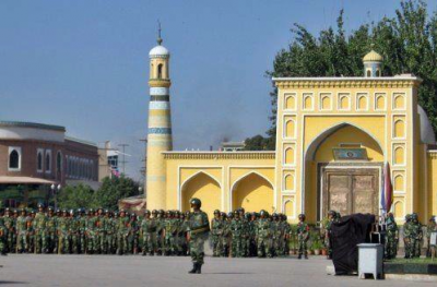 Chinese Soldiers in front of Idkah Mosque, Kashgar, Xinjiang Uyghur Autonomous Region