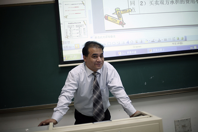 Economist Ilham Tohti, from China's predominantly Muslim Xinjiang region speaks to students at Beijing’s Minzu University of China. ©2009 Associated Press 