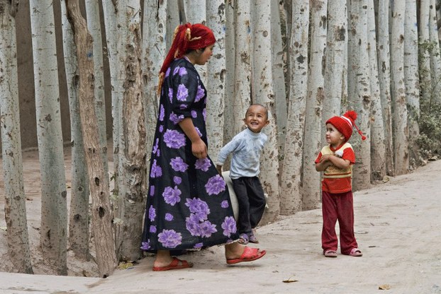 A Uyghur woman with her children in Kashgar, Xinjiang, July 1, 2012. Photo: PHOTONONSTOP